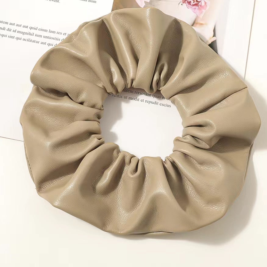 SCRUNCHIES LEATHER ΜΠΕΖ